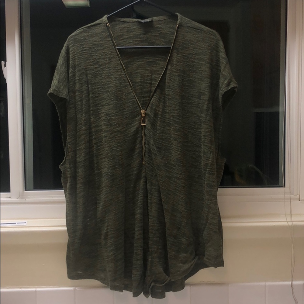 Army green v-neck house w/ adjustable gold zipper